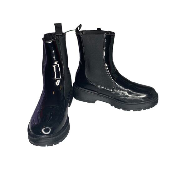 Forever 21 Women Booties Black Size 8.5 Patent Leather Elastic on sides - Picture 1 of 15